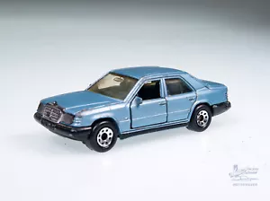 1:61 Matchbox Mercedes Benz 300E W124 Limousine blau met. Daimler Diecast - Bild 1 von 7