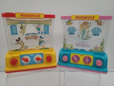Juguetes de juego de agua de fútbol y Sirenita Mickey Waterfalls 1977 de colección Foto 1 de 4