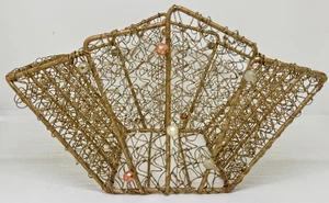 Cesta de servilletas de metal con cuentas de alambre trenzado tono dorado - Imagen 1 de 6