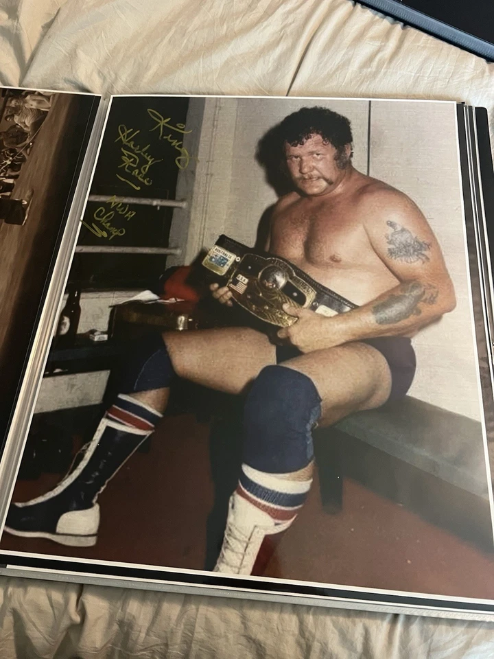 哈雷比赛亲笔签名 16 x 20 照片 WWE 摔跤 — 第 1/1 张图片