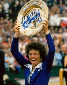 BILLIE JEAN KING.. Wimbledon Champ (Tennis) SIGNED - Picture 1 of 1