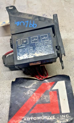 1999 CHEVY LUMINA Engine Fuse Box Relay Junction Box OEM - Imagem 1 de 4