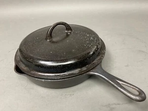 Vintage Griswold Small Logo Cast Iron Skillet No 8 With Self Basting Lid - Picture 1 of 15