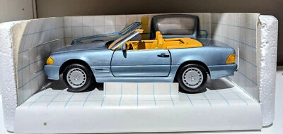 Mercedes 500SL,die cast,1:18 - Image 1 of 3