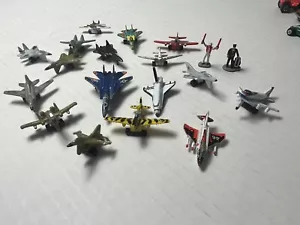 Vintage 80er Jahre Micro Machines Flugzeugsammlung: Ikonische Lockheed SR-71 und mehr! - Bild 1 von 2