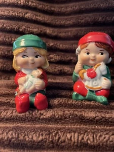 VTG 1983 Avon Christmas salt and pepper shakers - Picture 1 of 3
