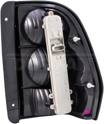 Задний фонарь в сборе Dorman 1610350 подходит для Chevrolet Trailblazer 2002 - 2009 годов выпуска - Изображение 1 из 4