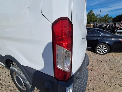Conjunto de luz trasera izquierda usada se adapta a: Ford Transit 150 2017 ruedas traseras individuales izquierda Foto 1 de 4
