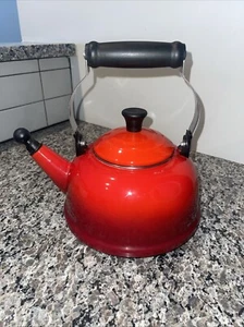 Le Creuset Whistling Tea Kettle 2.2 Quart Flame Red Cerise Teapot - Picture 1 of 11