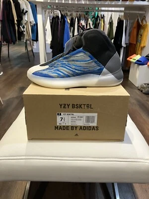 7.5 码-阿迪达斯 Yeezy QNTM BKSKTBL 冰雪奇缘蓝色男式篮球 GX5049 Deadstock — 第 1/3 张图片