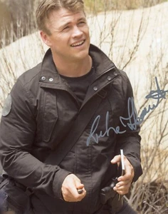 ~~ LUKE HEMSWORTH authentisches handsigniertes "WESTWORLD" 8x10 Foto ~~ - Bild 1 von 1