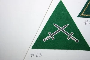 ORIGINAL BELGISCHE ARMEE KOMMANDO GEKREUZTER DOLCH AUFNÄHER KUNSTSTOFF AUF FILZ #23 - Bild 1 von 1