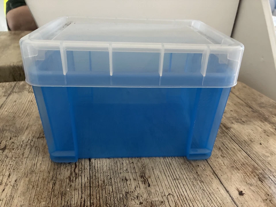 Really Useful 3L Plastic Storage Box With Lid 245x180x160mm blue - Image 1 of 4