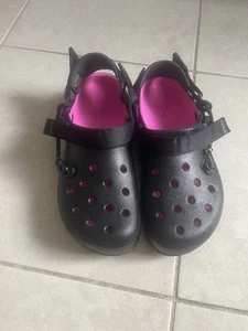 Post Malone x Crocs Duet Max Clog ll Größe M10 schwarz pink Ton W12 - Bild 1 von 14