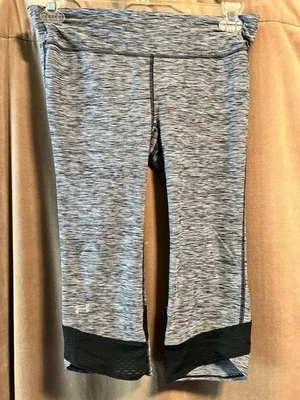 Under Armour Leggings Womens Size Medium ~ Gray ~ Cropped - Image 1 of 4