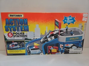 Sistema de acción Matchbox vintage #5 estación de policía caja sellada - Imagen 1 de 6