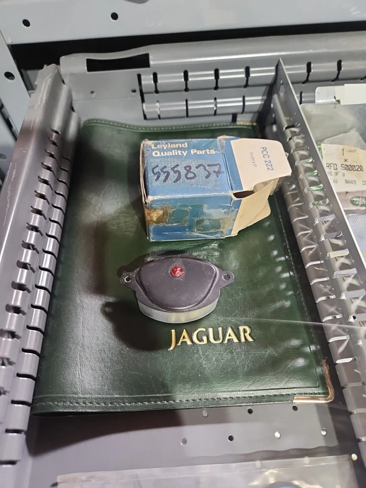 NOS Land Rover Series 2a 3 Ignition Charge Warning Light 555837 GENUINE - Image 1 of 1