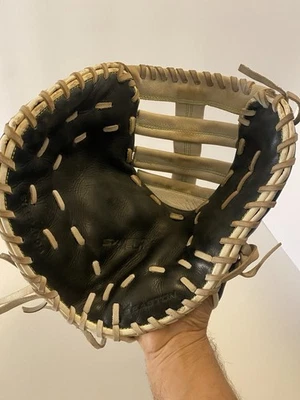 Guante Easton SYEFP 3000 Synergy Elite Fastpitch 13” Cuero LHT 1ª Base Guante Foto 1 de 4