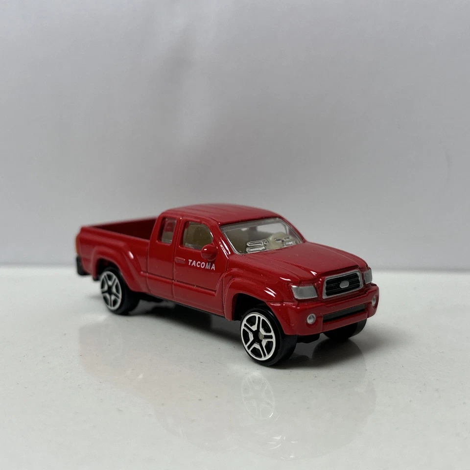 Коллекционная литая модель диорамы 1995-2004 Toyota Tacoma масштаб 1:64 - Изображение 1 из 4