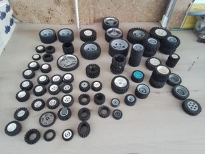 LEGO TECHNIC. ROUE PNEU. ENSEMBLE VRAC (LOT 31] - Picture 1 of 6