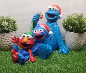 Estatuilla grande de Navidad de Sesame Street Cookie Monster, Grover & Elmo🎄🎁~Nueva 2025 - Imagen 1 de 13