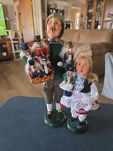 Byer's Choice German Nutcracker Vendor Man & Nutcracker Girl 2020 - Picture 1 of 10