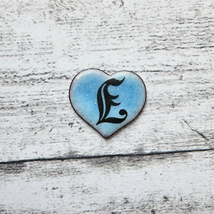 1970er Herz blau Buchstabe L Emaille Vintage Verzierung Fraktur Liebe Name Taufe - Picture 1 of 2