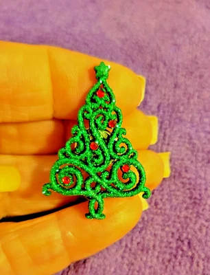 ^ Pin de solapa de corbata de árbol de Navidad - ¡Divertido y perfecto para temporada! Foto 1 de 4