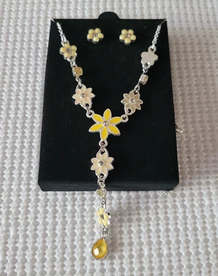 Avon New Dawn Yellow Floral Silver Tone Necklace Matching Earrings Set 22" - Image 1 of 3