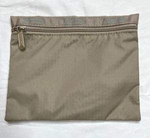 LESPORTSAC Tan Nylon Flat Makeup Cosmetic Travel Bag NEW 8.5" x 7" Zippered Top - Picture 1 of 8