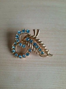 PRETTY VINTAGE 40/50'S BLUE DIAMANTE BROOCH - Picture 1 of 2