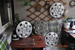 4 x Genuine Seat 14 Inch Wheel Centre Cap Ibiza 6J0601147 - Picture 1 of 10