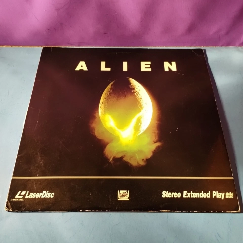 ALIEN Laserdisc LD RIDLEY SCOTT SIGOURNEY WEAVER Extended Play & More Auctions - Image 1 of 4