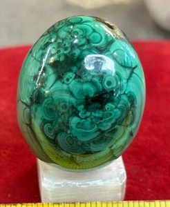 Huevo de malaquita 113,4 gramos con soporte de selenita - Imagen 1 de 12