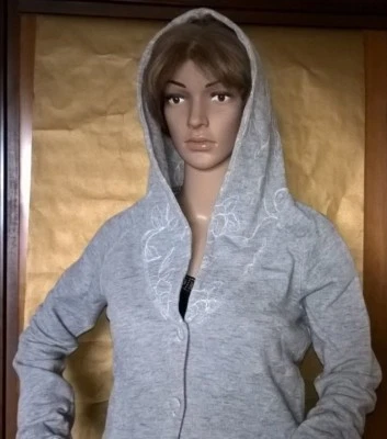 FELPA MARCA BISBIGLI CON CAPPUCCIO E MOTIVI FLOREALI. COLORE GRIGIO. Taglia S - Immagine 1 di 4