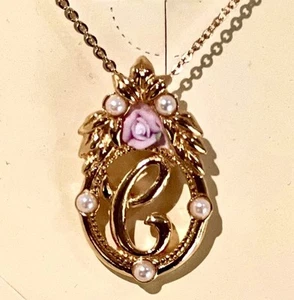 Avon Victorian Porcelain Rose Initial C Necklace Faux Pearl Monogram VINTAGE NOS - Bild 1 von 11