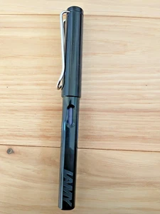 Pluma Estilográfica Lamy Safari Plástico ABS Negro con Clip de Metal, Plumín Fino - Imagen 1 de 3