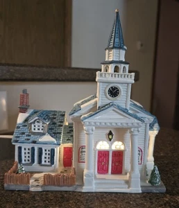 Lemax Plymouth Corners Schoolhouse Porcelain Lighted Holiday Village House - Picture 1 of 7