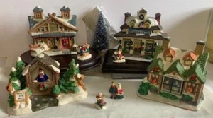 Set Villaggio di Natale con Angoli di Ciottoli con Figurine e Costruzioni - Foto 1 di 8