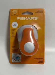 FISKARS 1" CIRCLE LEVER PUNCH CONFETTI CATCHER 154720-1002 - Picture 1 of 2
