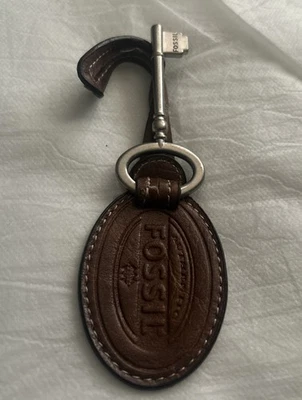 FOSSIL AUTHENTIC BROWN LEATHER HANGTAG KEY FOB - Image 1 of 4