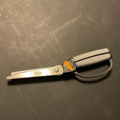 Fiskars  pinking shears - Image 1 of 2