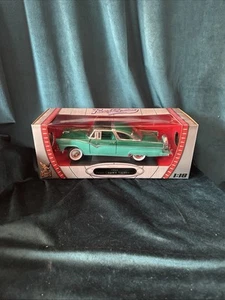 1/18 1955 Ford Crown Victoria Road Signature Collection Model Car Mint - Picture 1 of 12