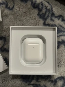 Apple AirPods 2nd Generation with Charging Case - White - Picture 1 of 7
