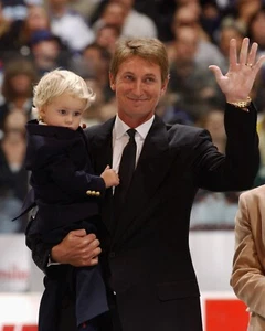 Camiseta Wayne Gretzky Los Angeles Kings Noche de Retiro 8x10 NHL Hockey Foto - Imagen 1 de 1