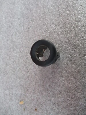 Soporte de parachoques trasero Nissan Rogue 2018 para sensor de estacionamiento 2017 2019 2020 OEM Foto 1 de 4