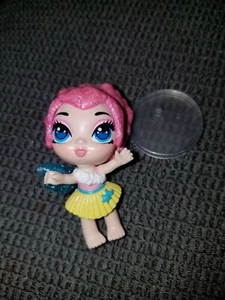 Vestido amarillo Hatchimals muñeca Pixie cabello rosa ojos grandes - Imagen 1 de 2