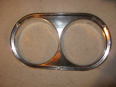Moldura para farol esquerdo NOS Mopar 1960-62 Plymouth Valiant - Imagem 1 de 2