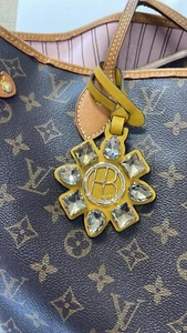 Bendel West 57º Bolso Charm Estrás Amarillo - Imagen 1 de 5