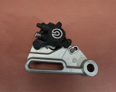 2013-2018 宝马 F700 F700GS 后刹车卡钳安装支架 — 第 1/4 张图片